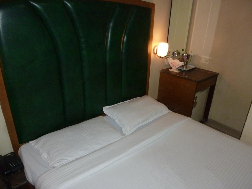 Hotel Park Shilton Мумбаи Экстерьер фото